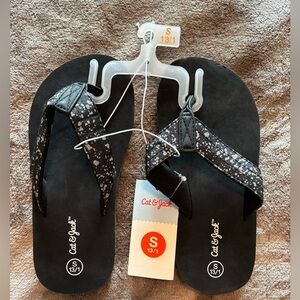 NWT Cat & Jack Black Flip Flops with Patterned Straps Size 13/1